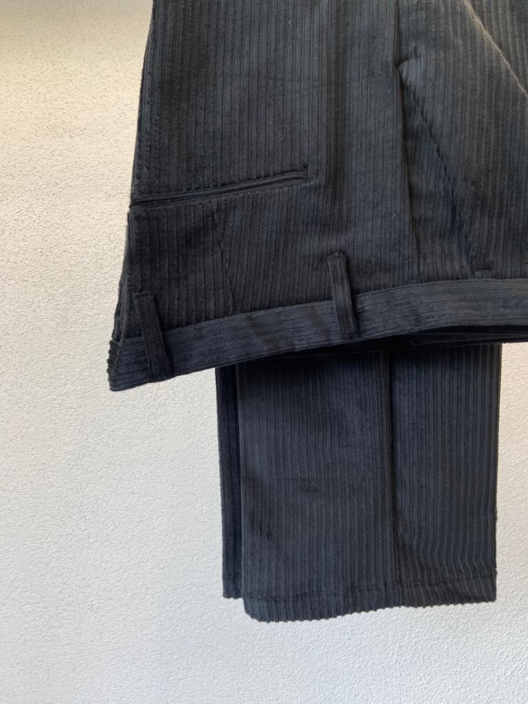 PANTALONE CLASSICO IN VELLUTO DAL FONDO COMODO