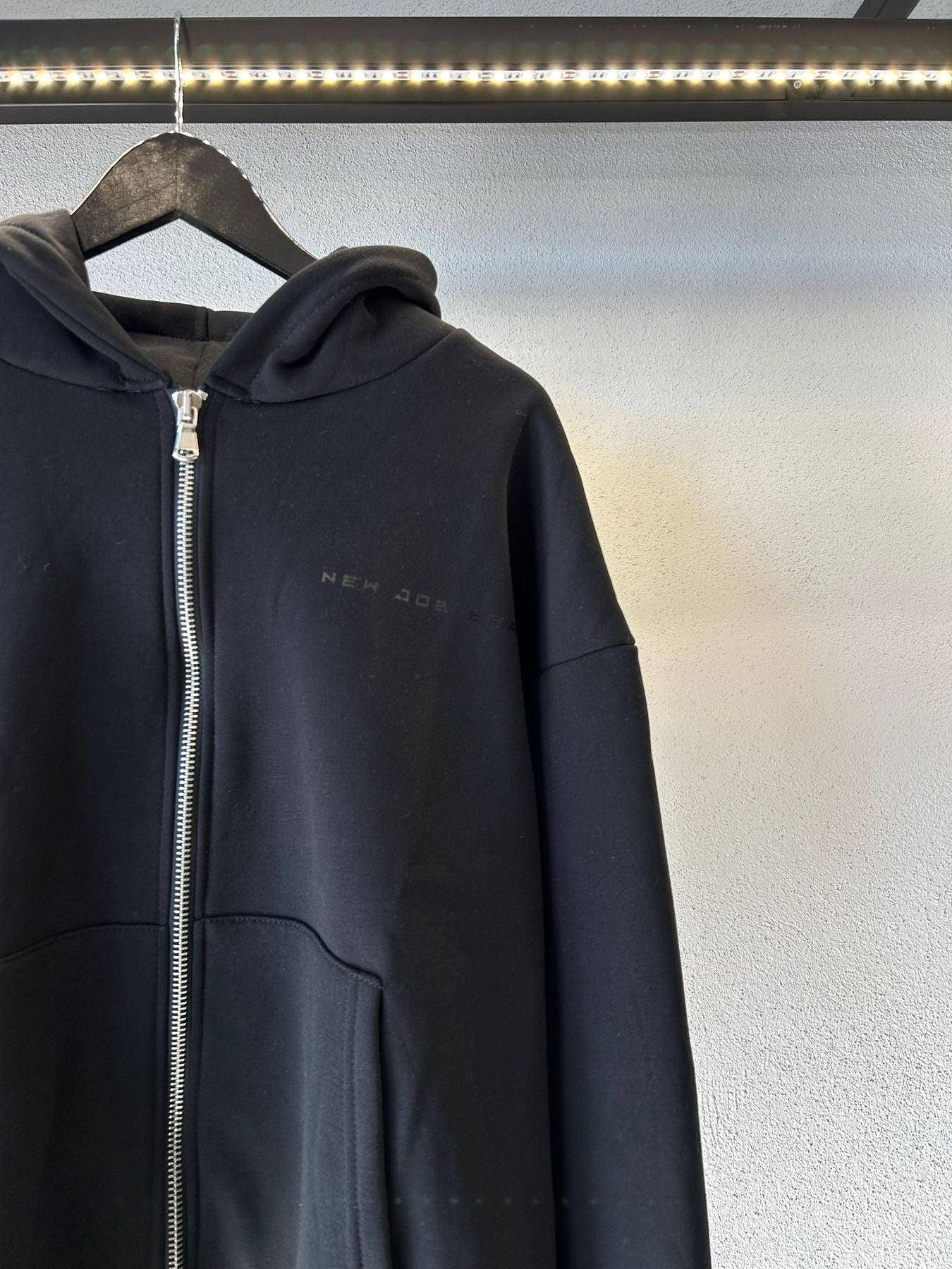 FELPA OVERSIZE CON ZIP E CAPPUCCIO