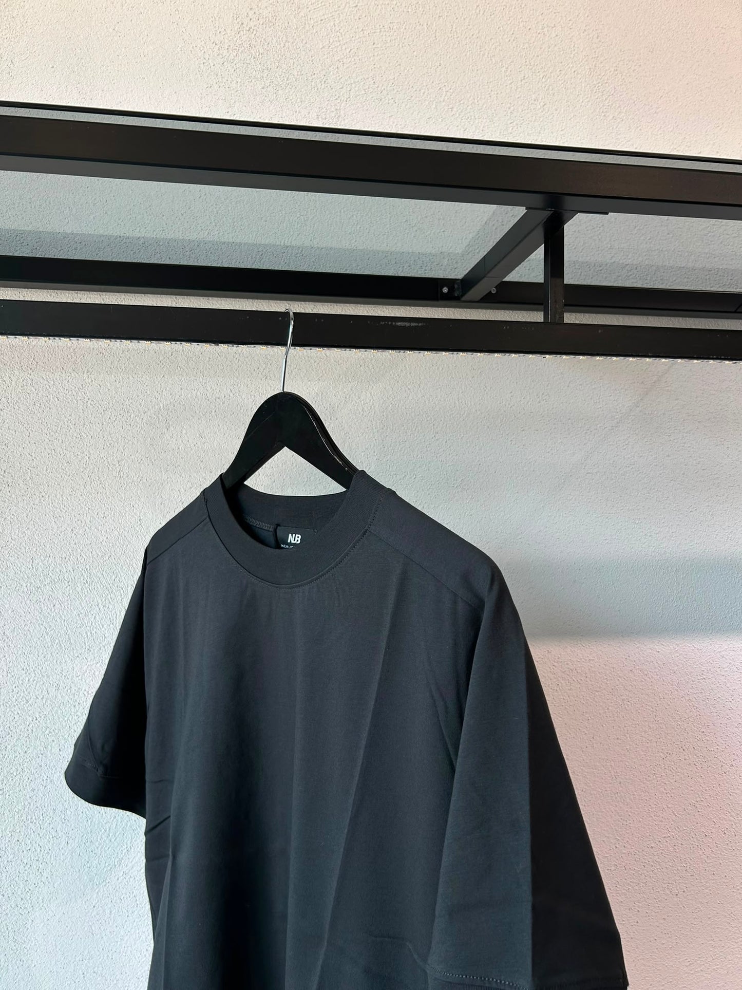 T-SHIRT REGOLARE CON SPACCHI - 1329