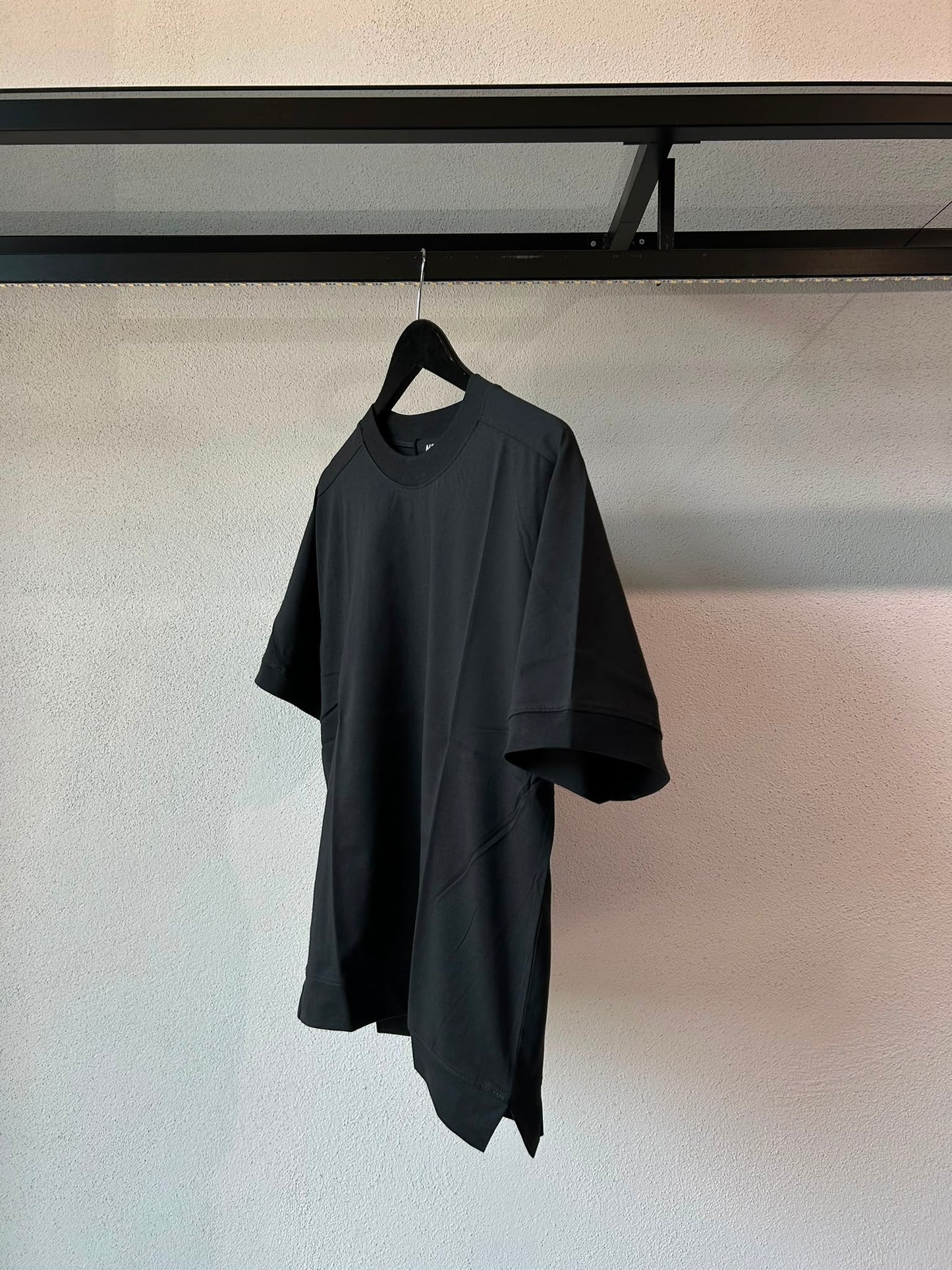 T-SHIRT REGOLARE CON SPACCHI - 1329