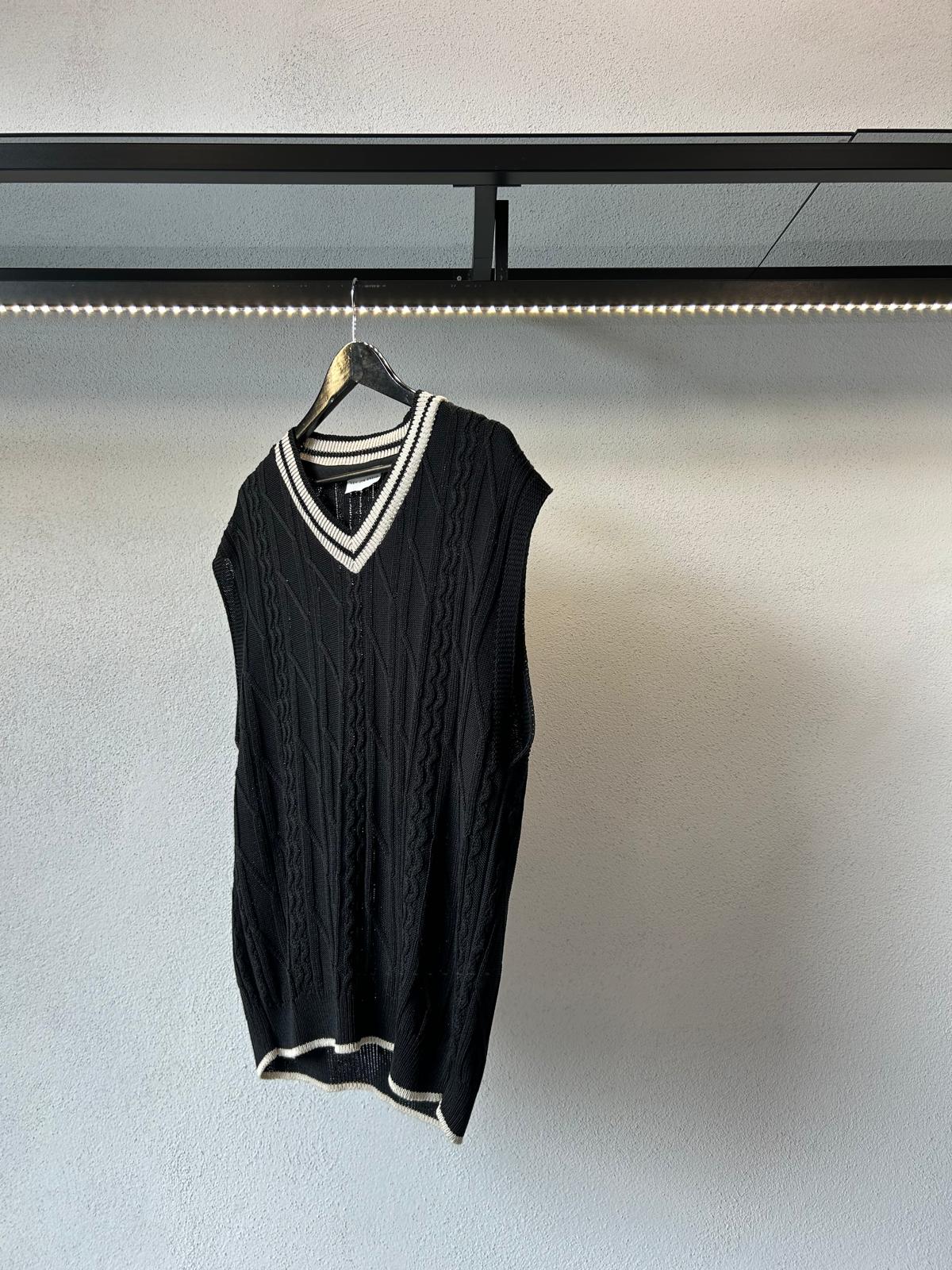 GILET IN FILO SCOLLO A V CON TRAMA - 1331
