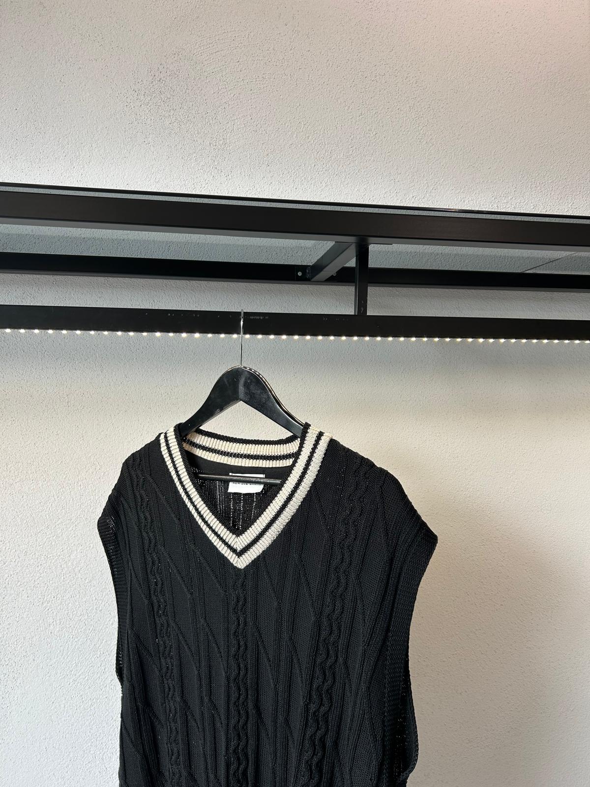 GILET IN FILO SCOLLO A V CON TRAMA - 1331