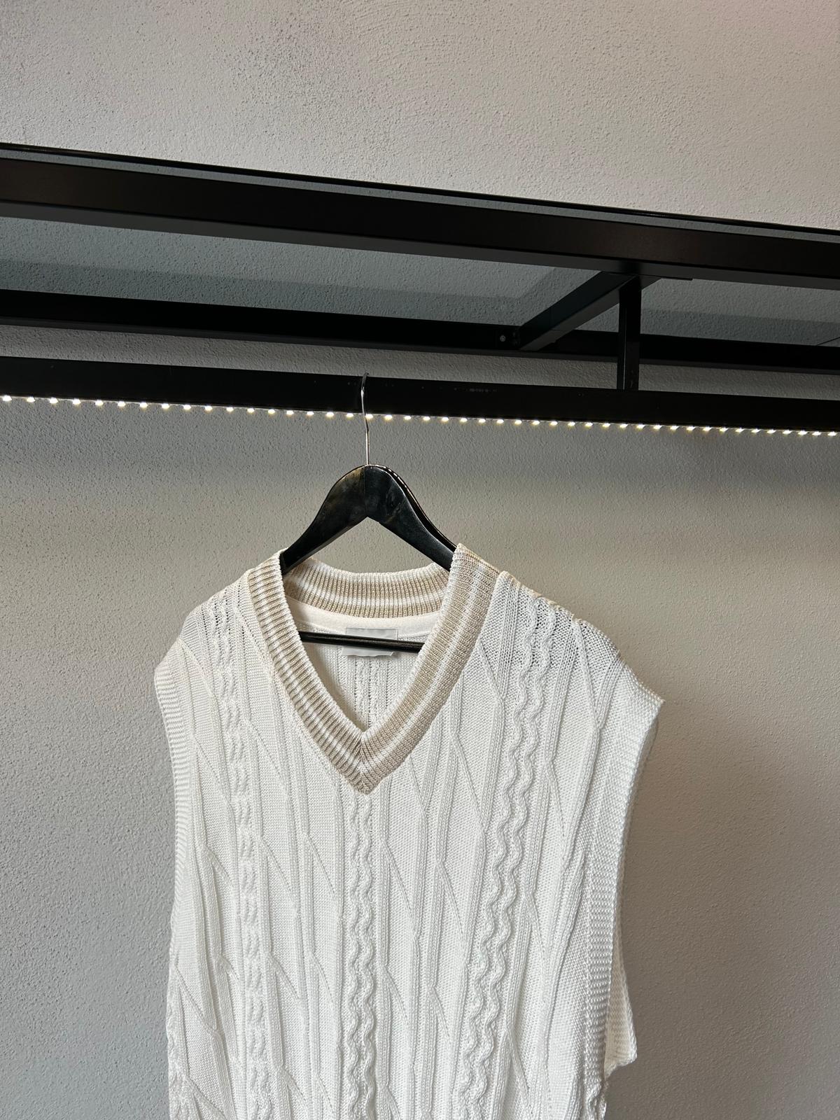 GILET IN FILO SCOLLO A V CON TRAMA - 1331