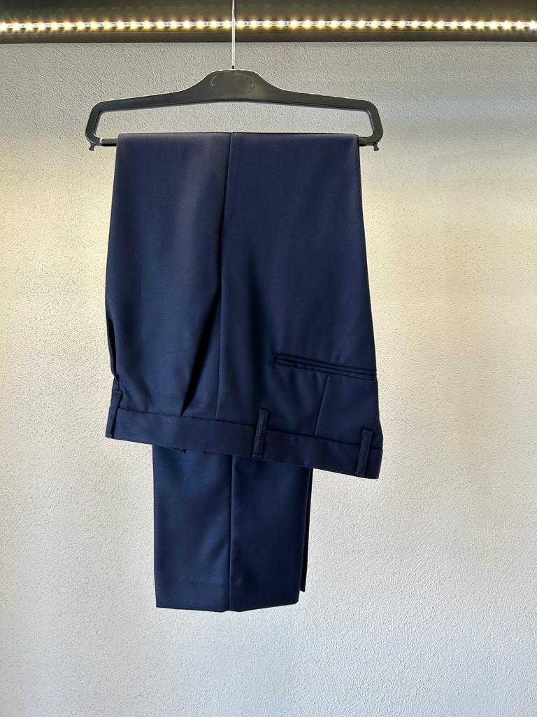 PANTALONE TAGLIO CLASSICO VITA ALTA CON FONDO COMODO