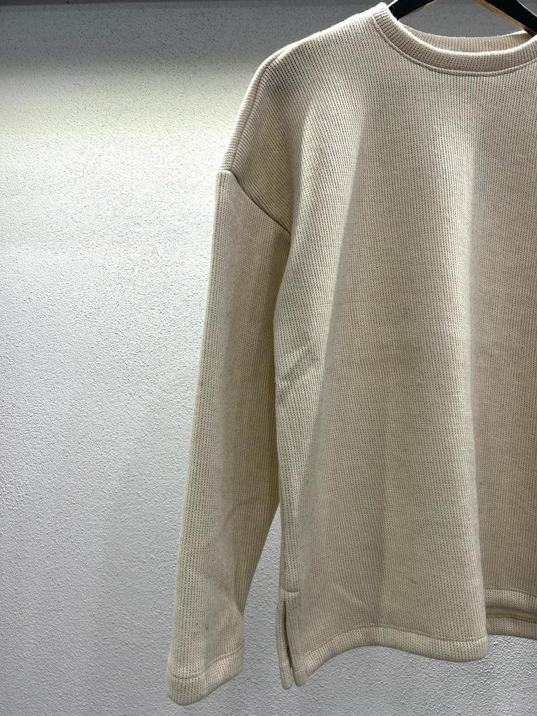 MAGLIA COMODA IN FLANELLA CON SPACCHI
