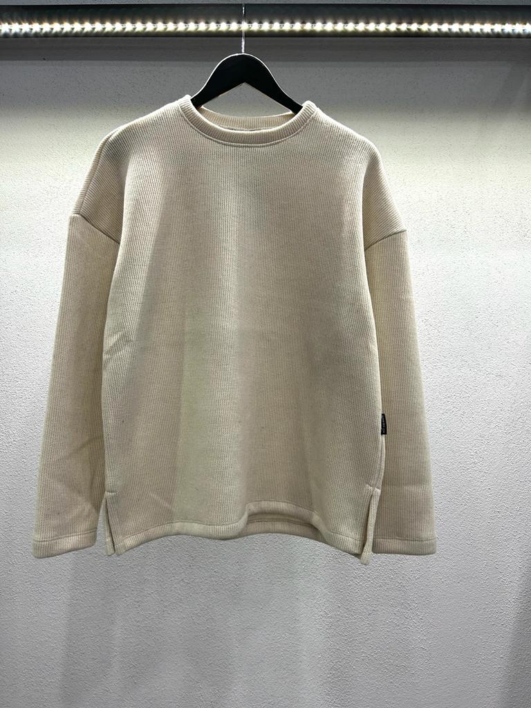 MAGLIA COMODA IN FLANELLA CON SPACCHI