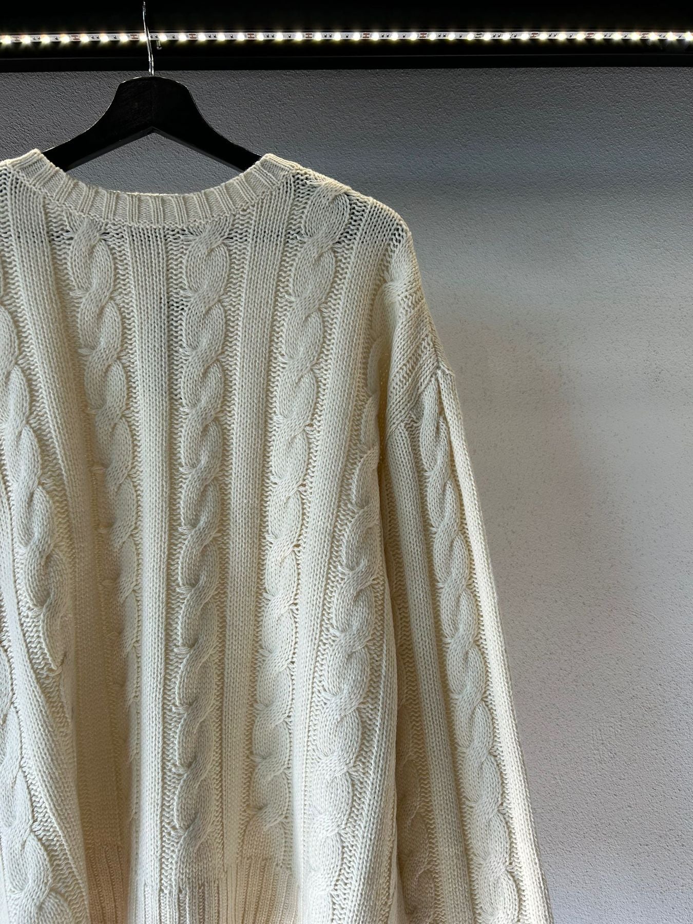 PULLOVER COMODO CROPPED CON TRECCE