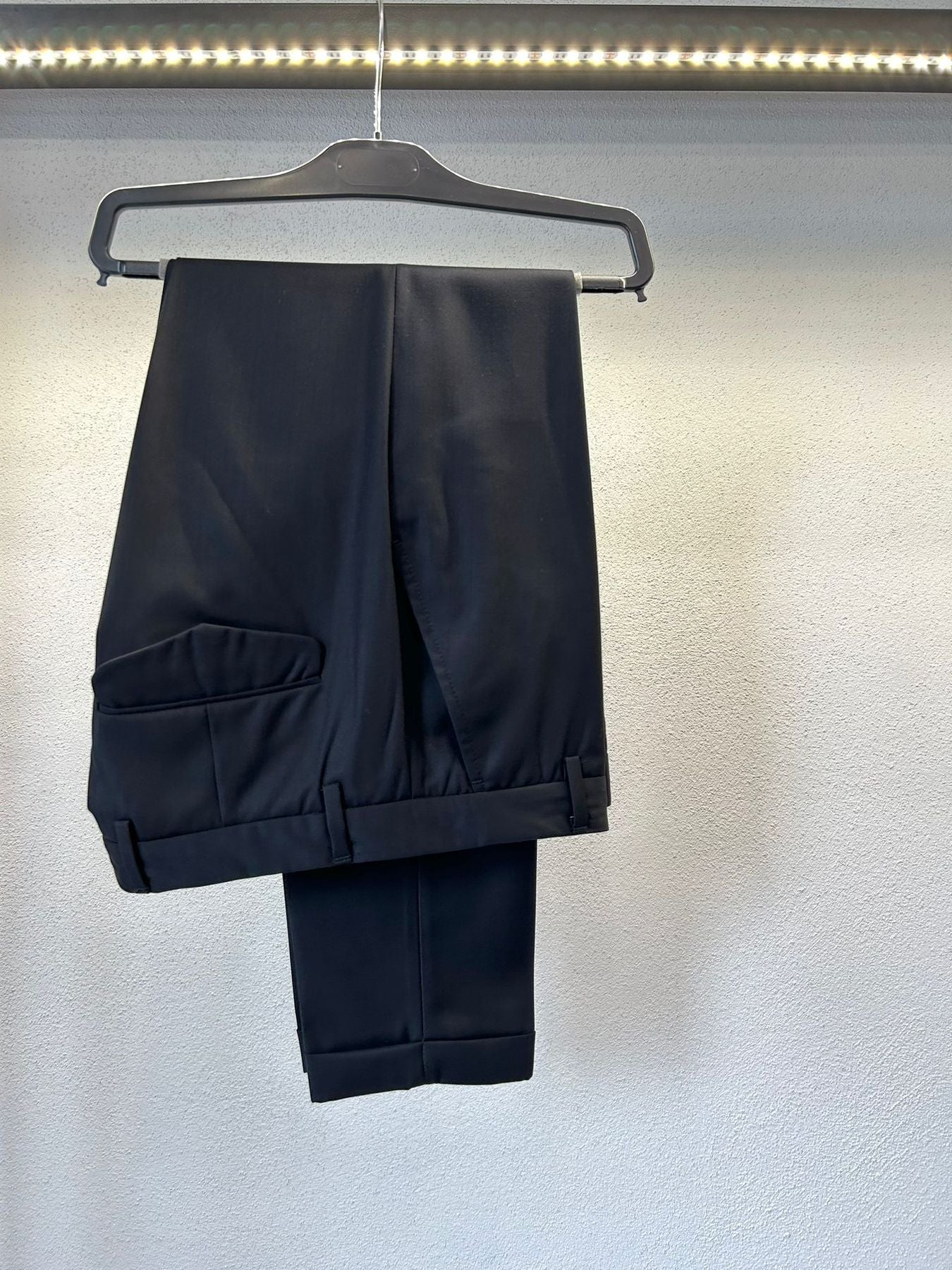 PANTALONE SARTORIALE CON PIEGA SUL FONDO