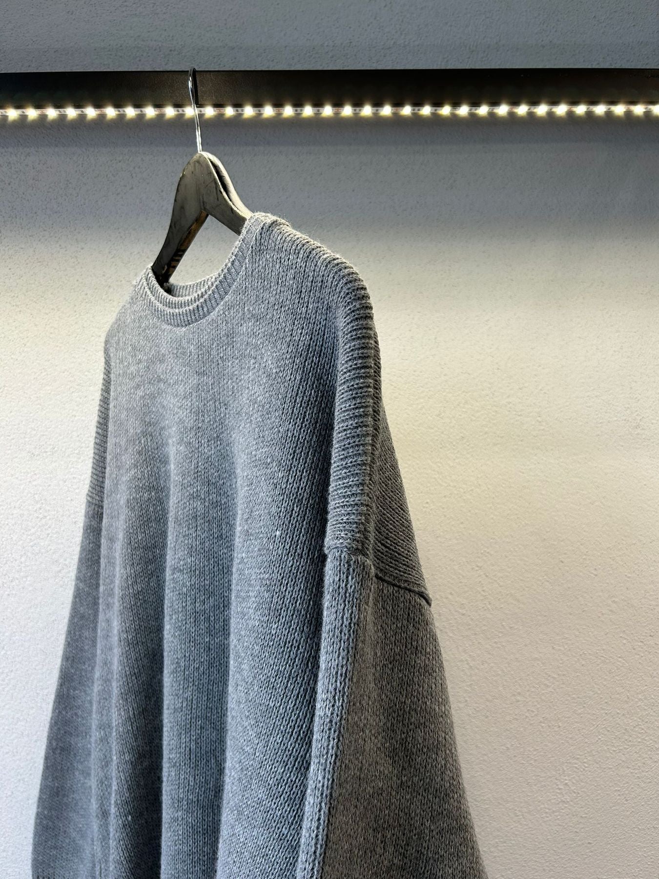 MAGLIONE COMODO CON SPACCHETTI